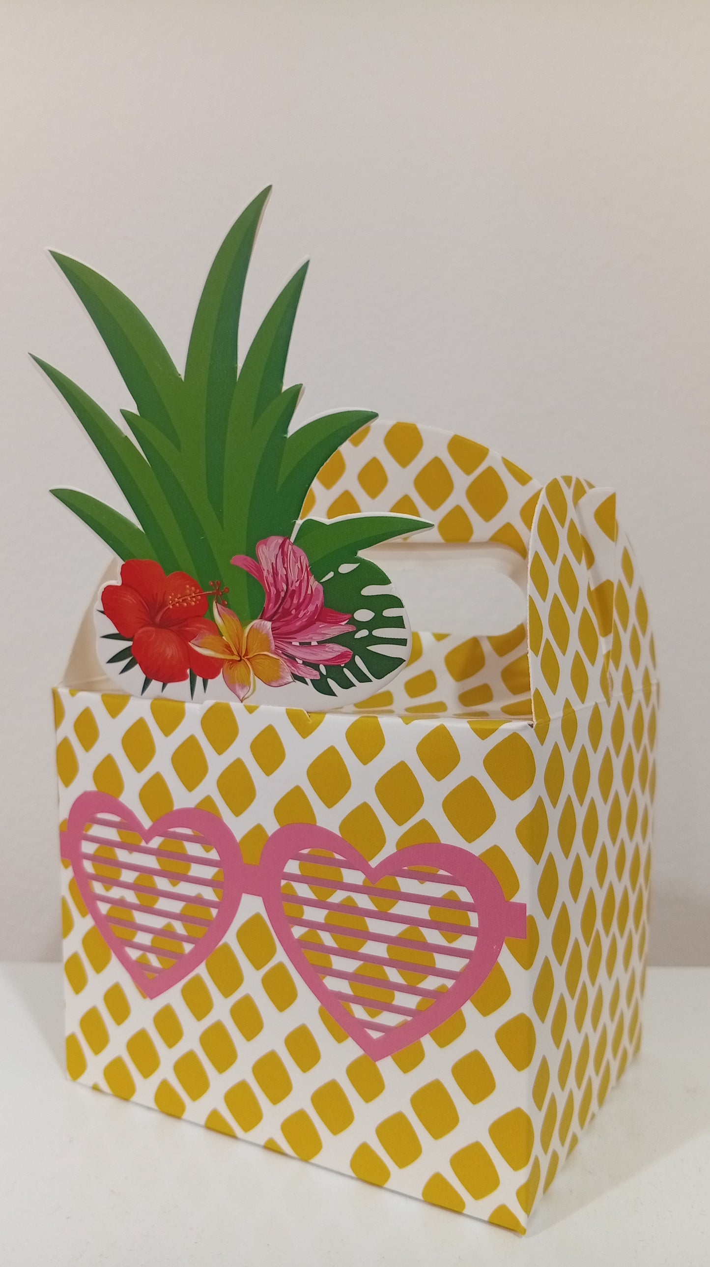 Pineapple gift box